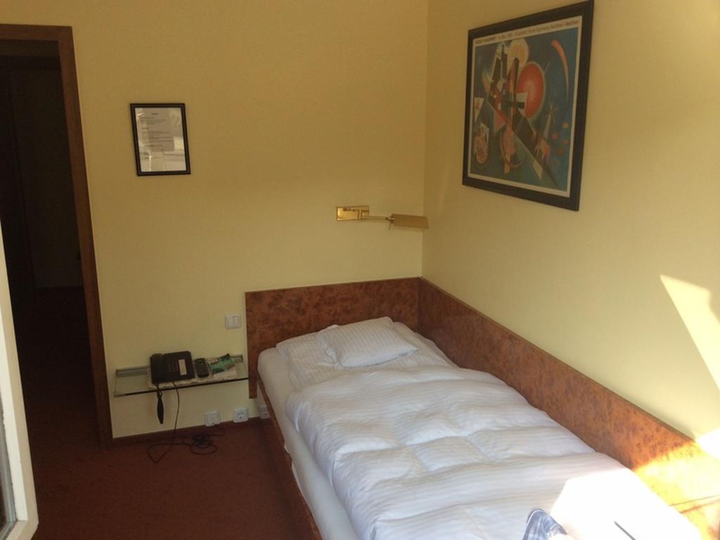 Hotel Die Post Offenbach am Main Room photo